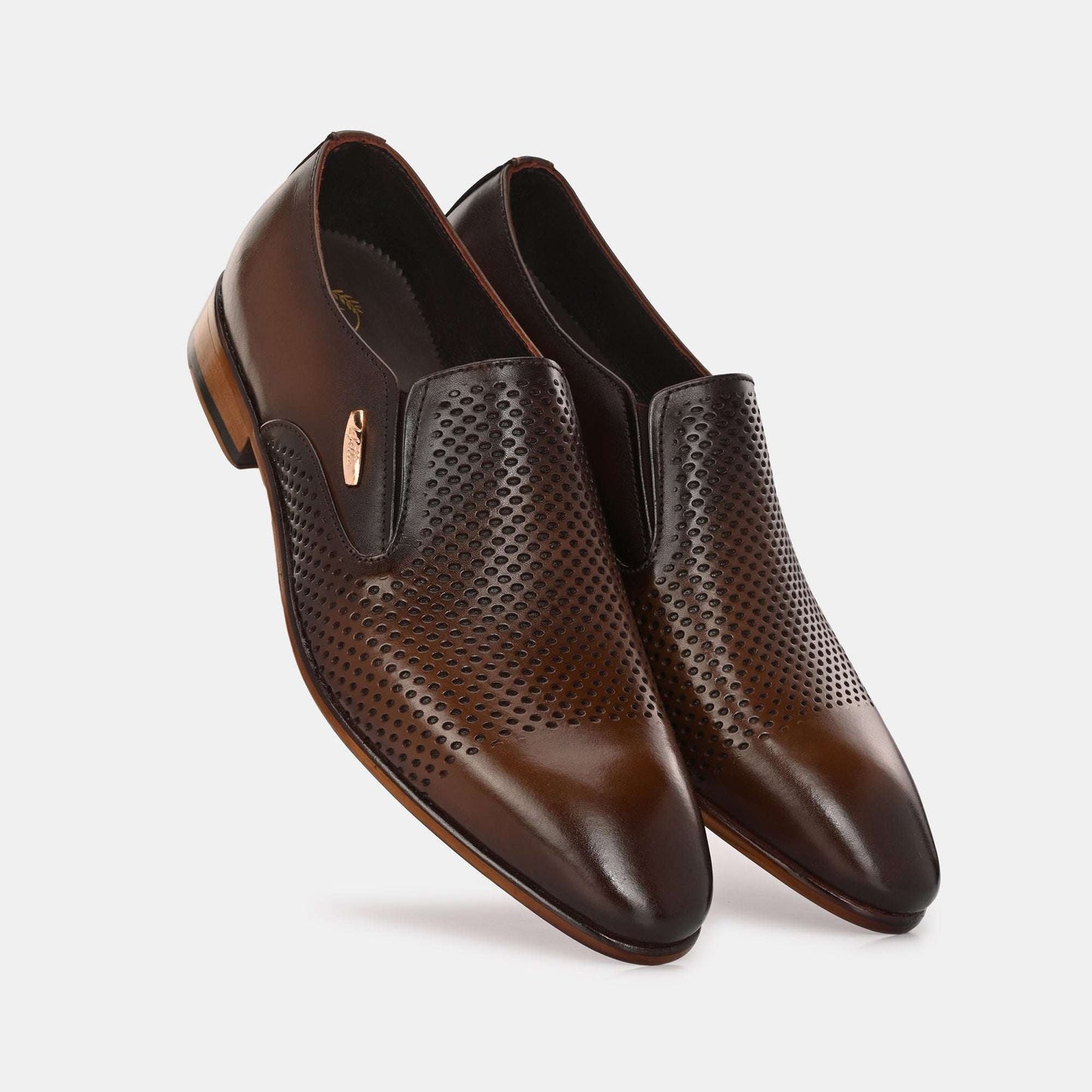 Mocassins perforés bruns par Vanario