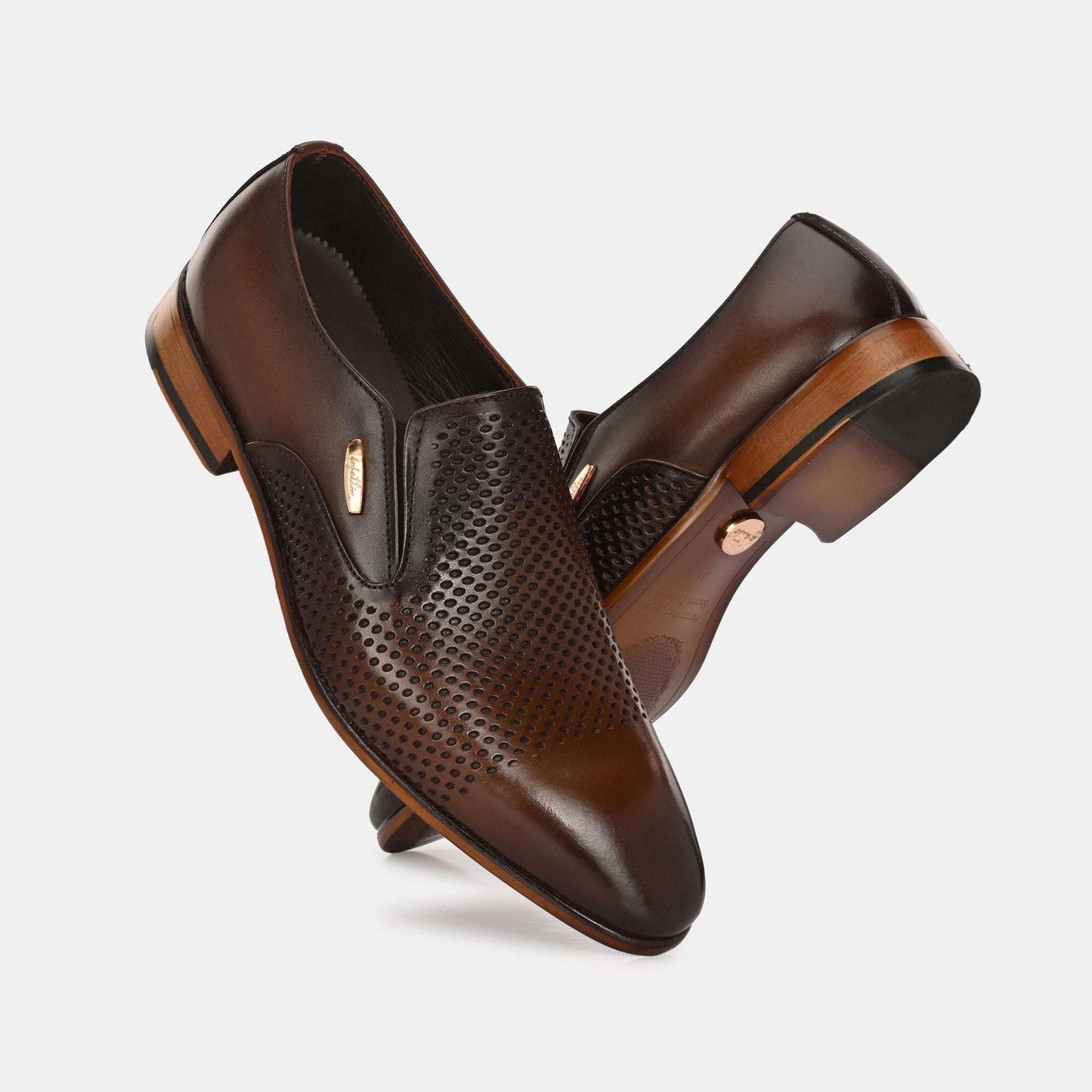 Mocassins perforés bruns par Vanario